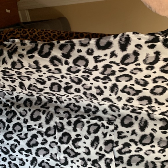 Torrid Size 6. Button front cap sleeve challis - Picture 4 of 10